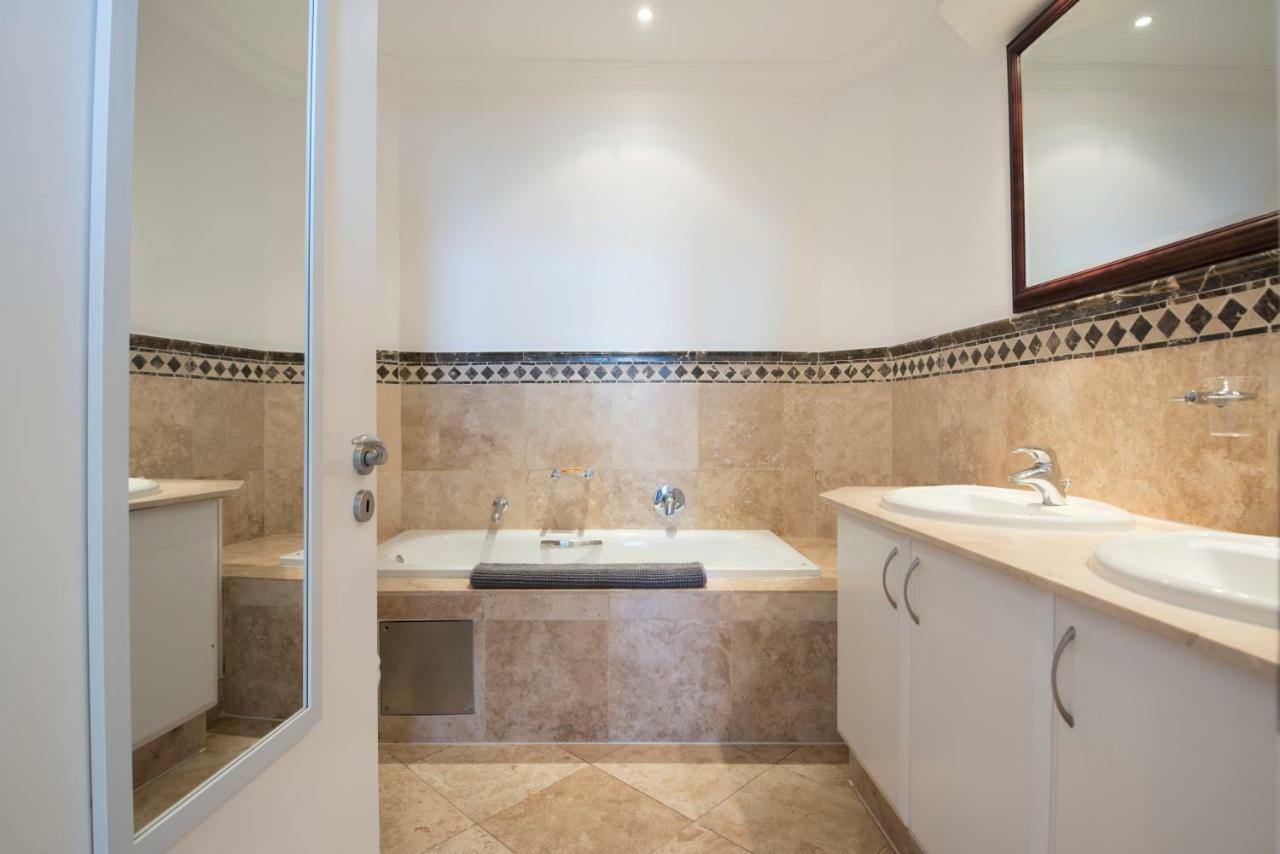702 Oyster Schelles Appartement Durban Buitenkant foto